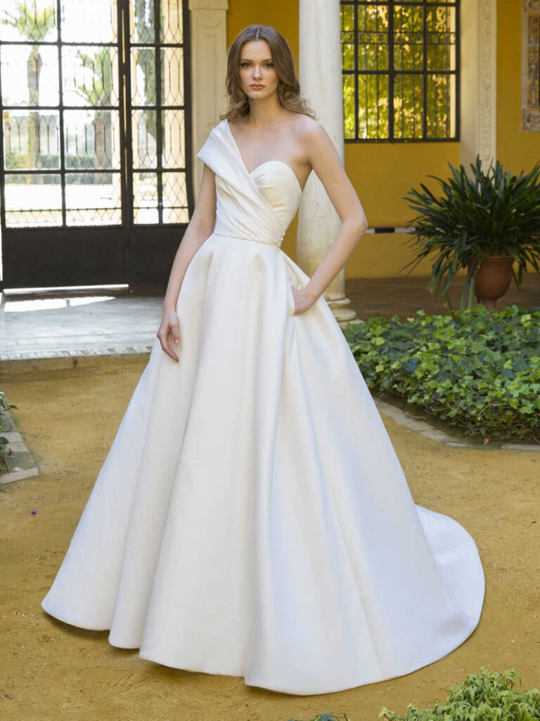Amore Bridal Blue by Enzoani Wedding Dress 2023